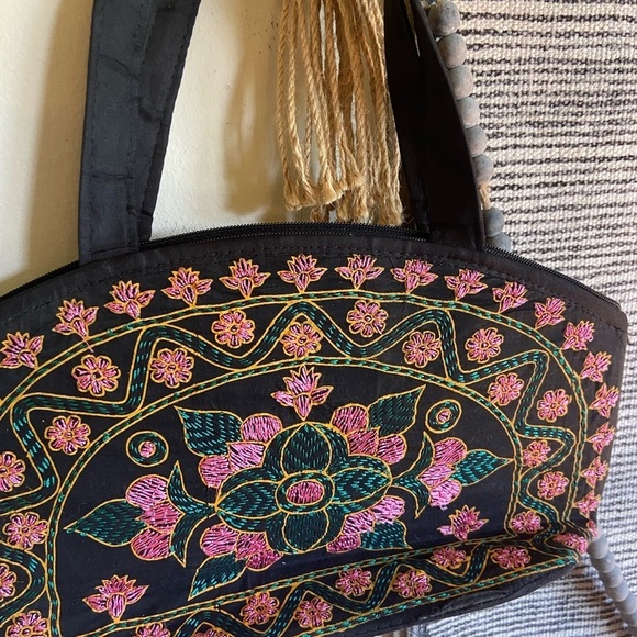 🔴Vintage Embroidered Handbag - Picture 4 of 13